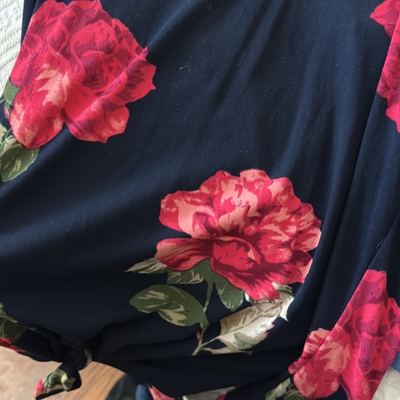 Front tie knot tank top - Picture 5 of 5